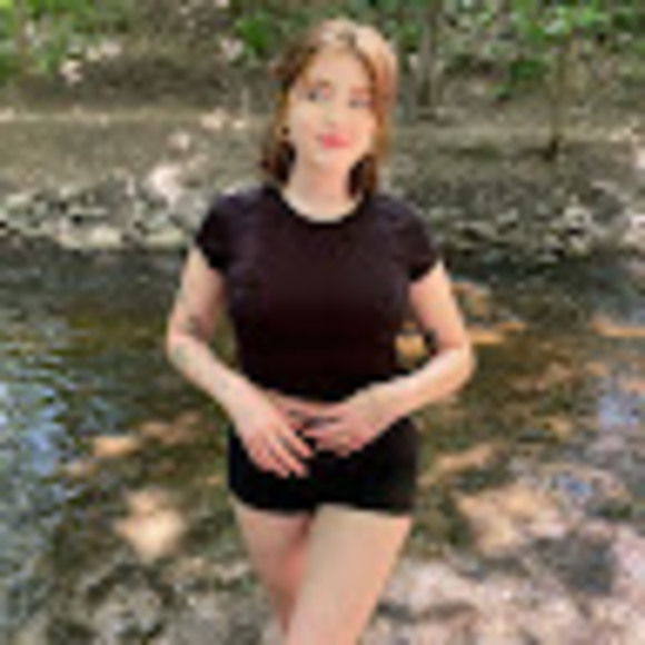 Meet your Posher, Lola - Picture 1 of 1